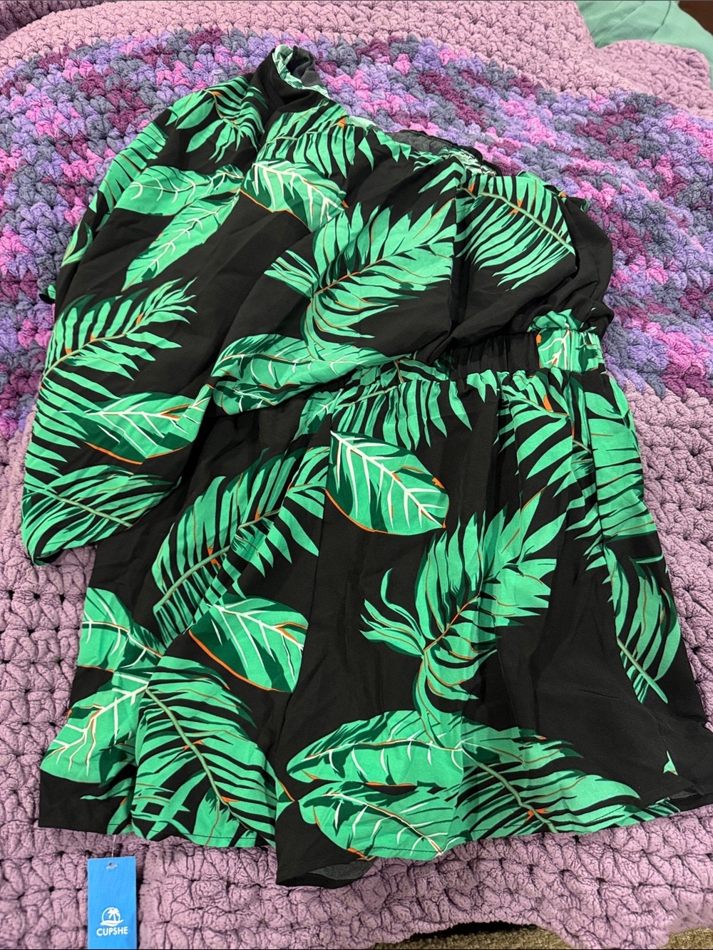 Cupshe Black and Green Tropical Leaf Off-Shoulder Romper